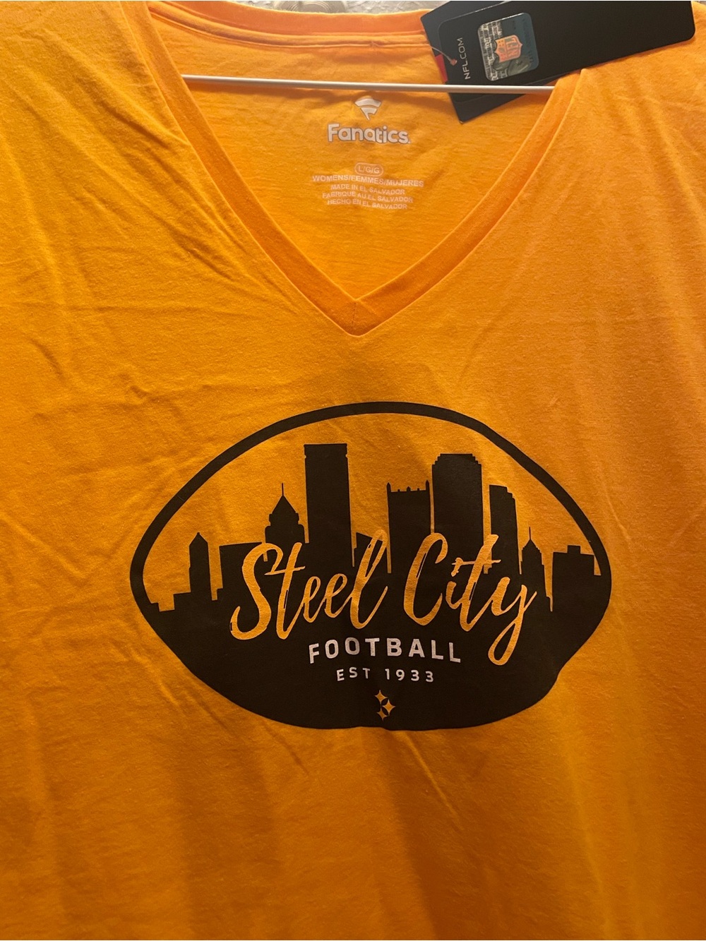 Steelers Pittsburgh Fanatics V-Neck Steel City Football Graphic Tee NWT